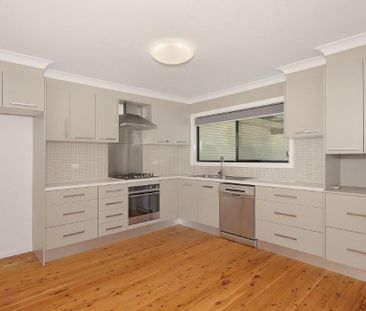 Spacious Family Home in Prime Figtree Location - Photo 5