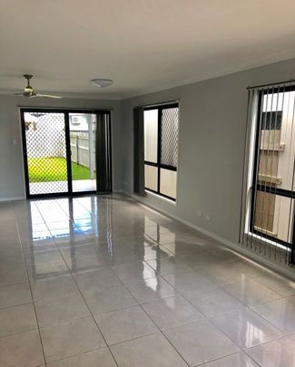 Charming Cosy Home in Rivers Edge Estate - Photo 1