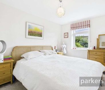 Pensclose, Witney, Oxfordshire, OX28 - Photo 3