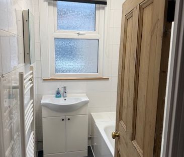 1 Bed Flat, Littleton Street, SW18 - Photo 1