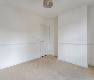 2 bedroom semi-detached house to rent - Photo 5