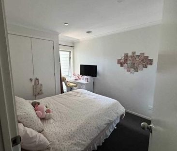 Central Furnished 3 bedroom (en suite) Townhouse - Photo 4