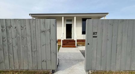 Fully renovated and move-In ready family home - Photo 3