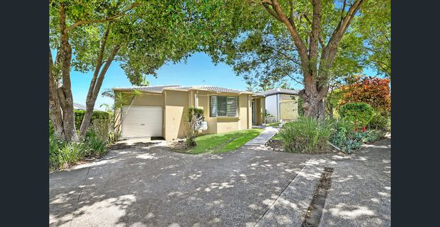 Villa in Prime Labrador Locale - Photo 1