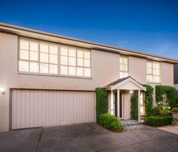 STUNNING BAYVIEWS - PERFECT LOCATION! - Photo 3