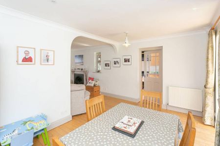 4 bedroom semi-detached house to rent - Photo 4