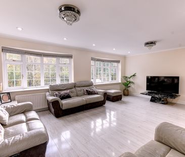 3 bed detached bungalow to rent in Twatling Road, Birmingham, B45 - Photo 1