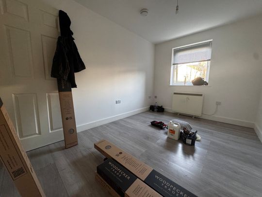 4 Bed Flat, Lake View, SO16 - Photo 1