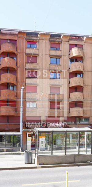 Grand appartement de 4 pièces en attrique d'env. 106m2 avec terrasse - Photo 1