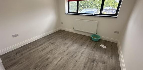 6 Barge Drive, Greater London, UB2 - Photo 2