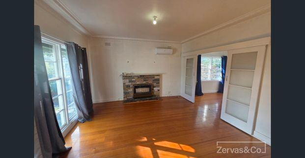 VERY CLOSE TO MONASH MEDI CENTRE & CLAYTON SHOPS - Photo 1