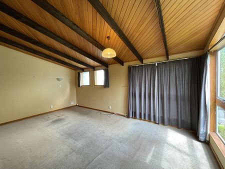 St Johns Hill family home - Photo 5