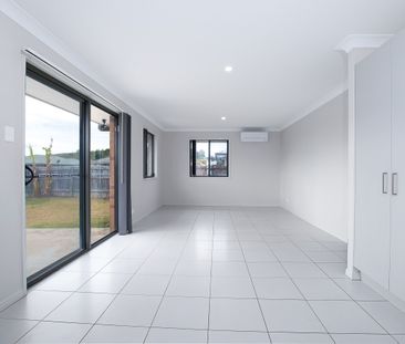 Stylish & Comfortable Family Home - Photo 2