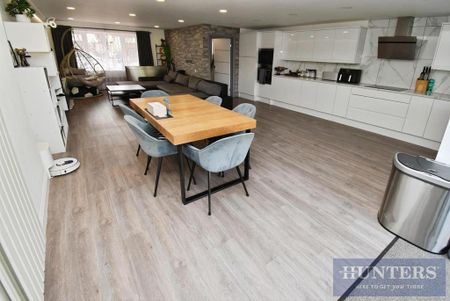 4 bedroom semi-detached house to rent - Photo 2