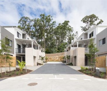 3 bedrooms, 2 bathrooms, 2 car tandem garage + 1 carport, balcony, ... - Photo 3