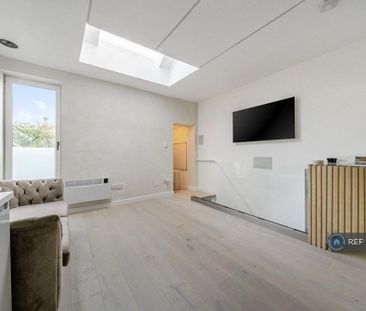 2 bedroom maisonette to rent - Photo 3