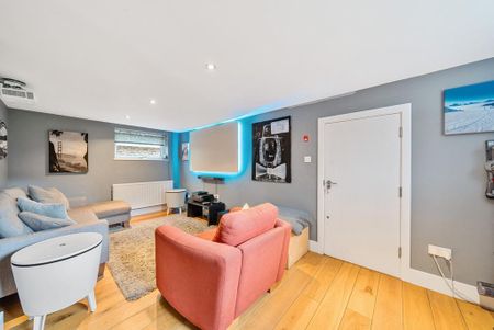 5 bedroom detached house to rent - Photo 2