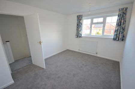 3 bedroom semi-detached house to rent - Photo 4