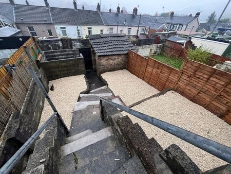 3 bedroom terraced house to rent - Photo 3