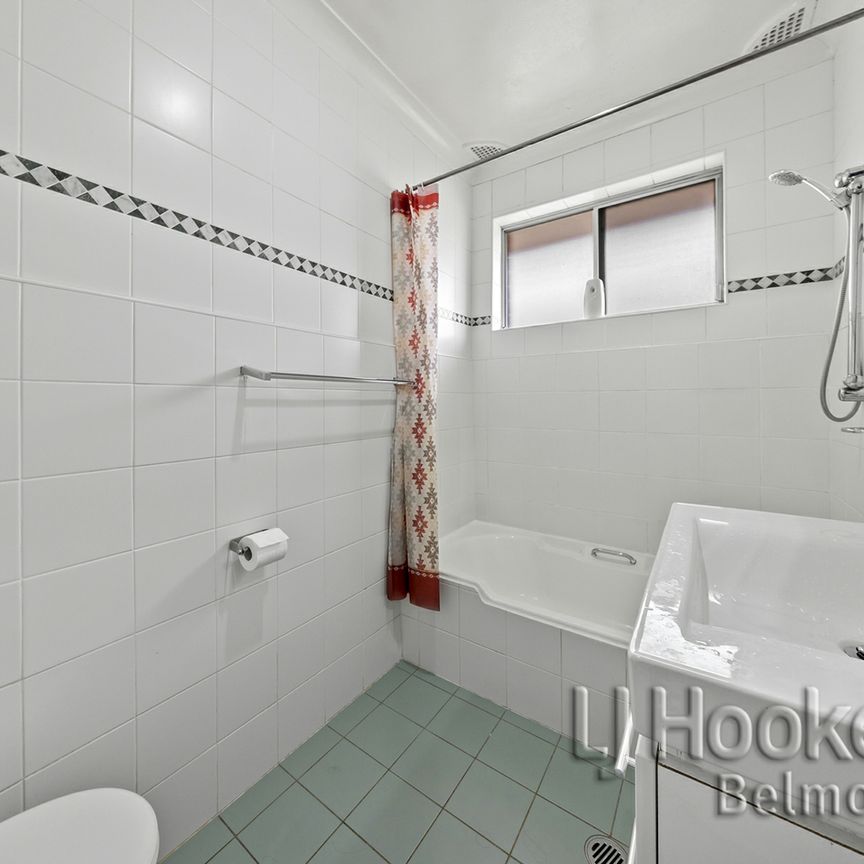 Modern Top-Floor Apartment in Boutique Block of 6 - Photo 1