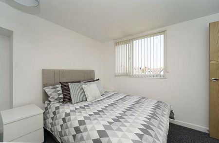 5 bedroom semi-detached house to rent - Photo 4