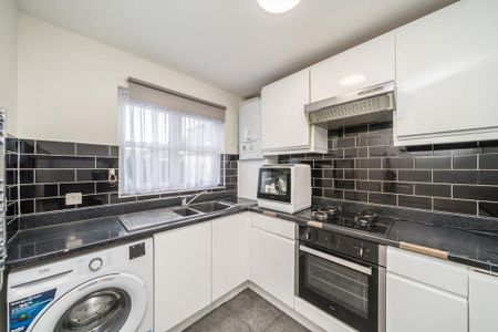 2 bedroom end of terrace house to rent - Photo 4