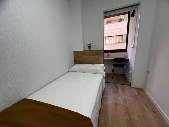 Calle de los Pajaritos, Madrid, Community of Madrid 28007 - Photo 1