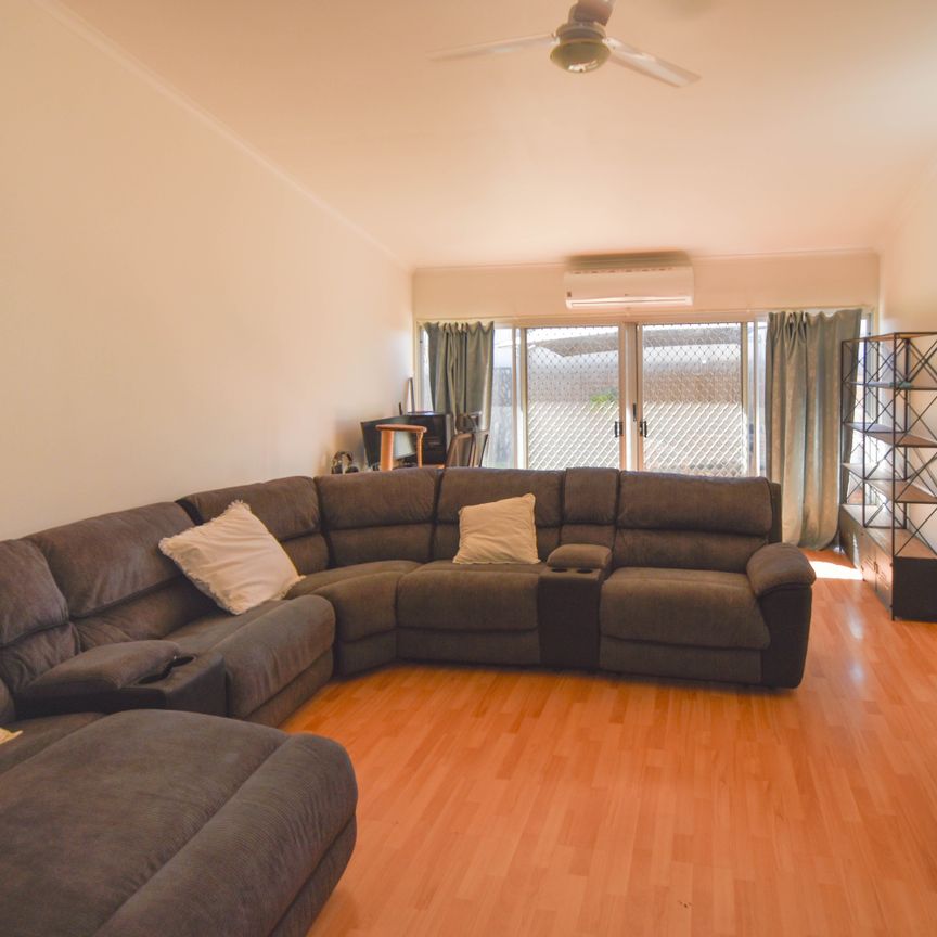 Pet-Friendly Spacious Family Home - Photo 1