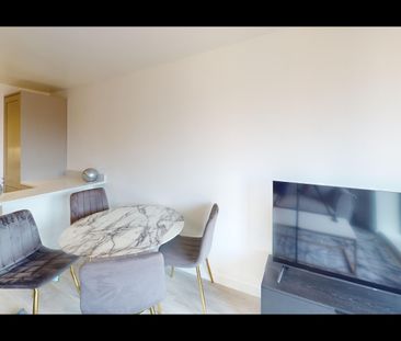 2 Bed Flat, Madison Square, L1 - Photo 5
