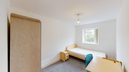 3 bedroom apartment to rent - Photo 4