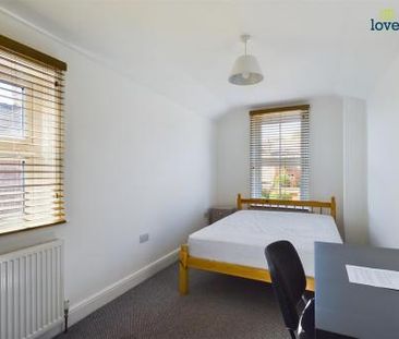 6 bedroom Town house To Let - Photo 6