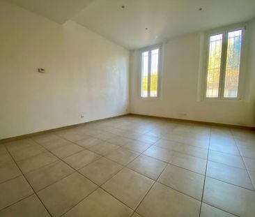 Location Appartement 3 pièces 75m² AVIGNON 84000 - Photo 2