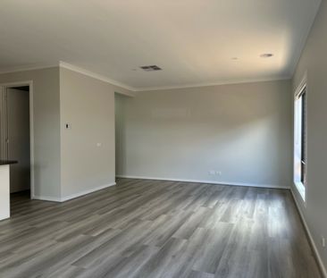 17 Skyros Road, Fraser Rise VIC - Photo 1