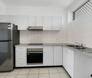 Spacious and bright Esplanade apartment - Photo 2