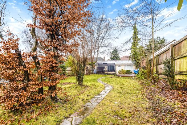 4 bedroom House in Nine Mile Ride, Wokingham - Photo 1