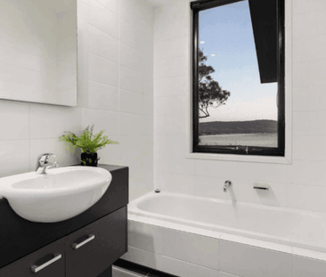 Four bedroom home with exceptional views - Photo 6