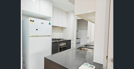 Modern Inner-City Living with Furniture | 2-Bedroom Apartment in Waterloo - Photo 4