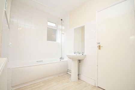 2 bedroom maisonette to rent - Photo 2