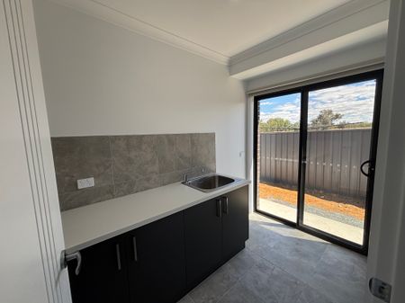 Brand-new Four Bedroom Home In Beautiful Brooklyn Fields Estate! - Photo 3