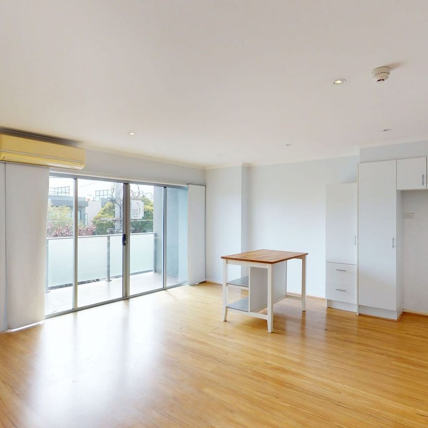 Lifestyle, Light and Location in One Complete Package - Photo 1