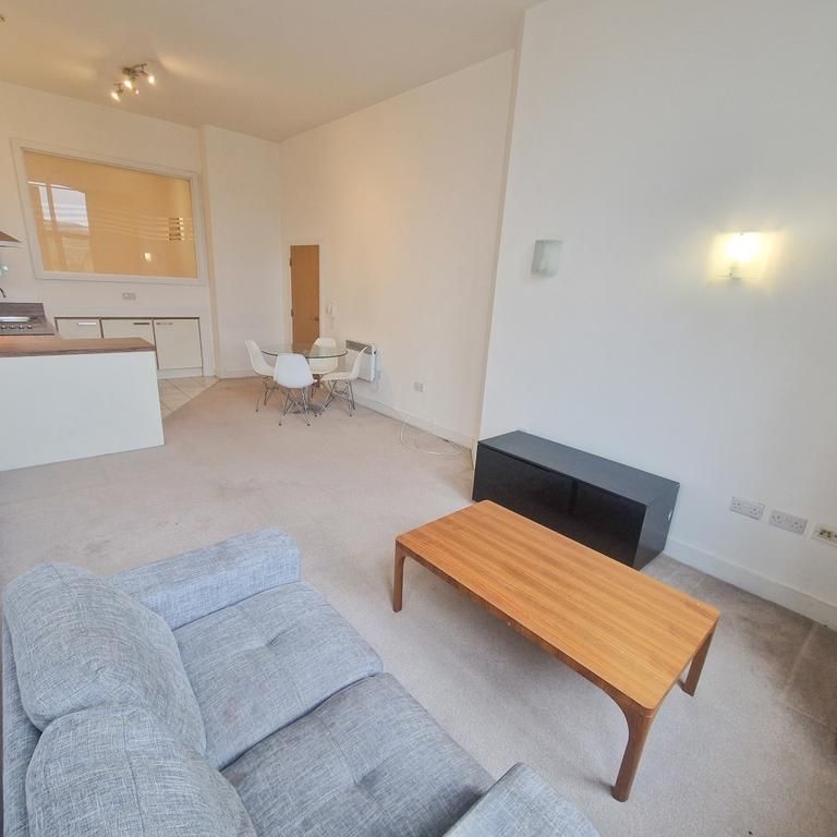 3 bedroom flat to rent - Photo 1