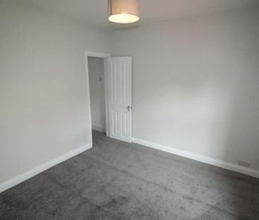 2 bedroom end of terrace house to rent - Photo 5