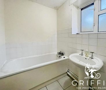 Faymore Gardens, South Ockendon, RM15 - Photo 4