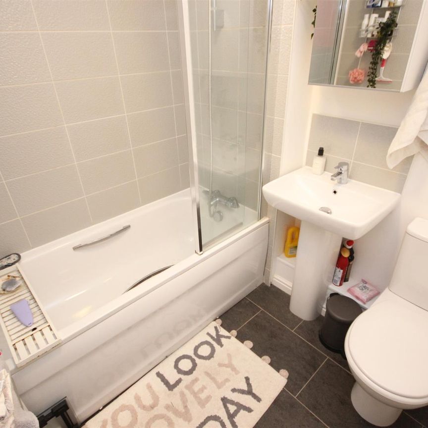 2 bed End of Terrace House for let - Photo 1