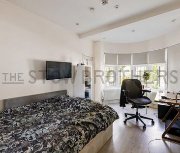 Avondale Crescent , IG4 5JB - Photo 2