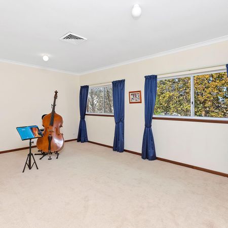 Immaculate family home in Dalkeith - Photo 3