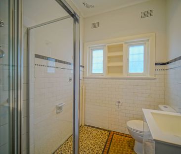 Spacious 3-Bedroom Home with Yard & Parking - Photo 2