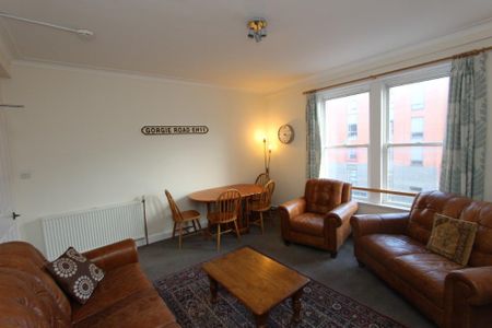 3 bedroom flat to rent - Photo 2