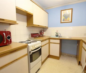 1 bedroom Flat to let - Photo 6