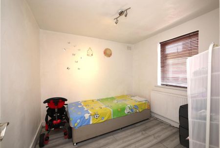 2 bedroom ground floor flat to rent - Photo 2